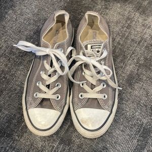 Low top grey converse